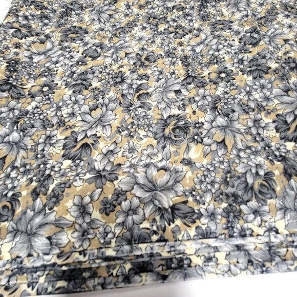 Grey Floral Saree - Unstitched- NEW ! - Picture 5 of 8